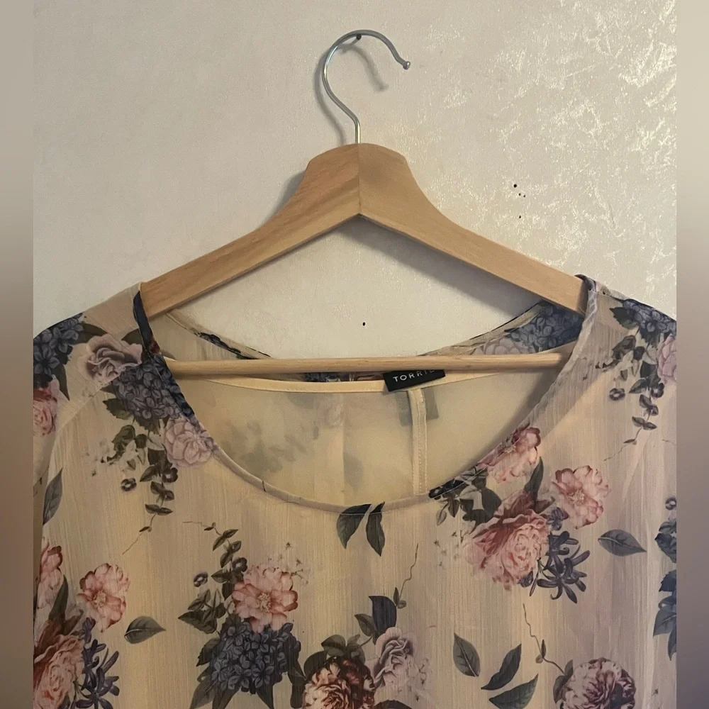 Cream Floral Sheer Blouse - Picture 2 of 6
